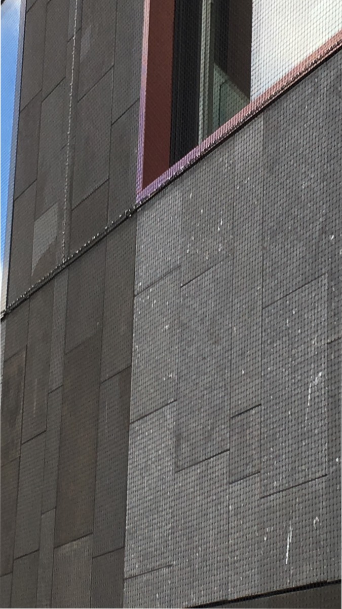 Vlamvertragend net tegen vallende stenen leistenen